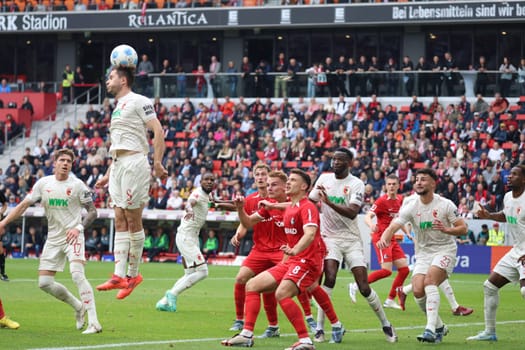 Three Freiburg players around Maximilian Eggestein (SC Freiburg),Philipp Lienhart (SC Freiburg) and Patrick Osterhage (SC Freiburg) expect the ball,but Elvis Rexhbeçaj (FC Augsburg) clears with his head out of the danger zone in the game of the 1. FBL: 24-25: 1. FBL: 24-25: 7. Sptg. SC Freiburg - FC Augsburg  DFL REGULATIONS PROHIBIT ANY USE OF PHOTOGRAPHS AS IMAGE SEQUENCES AND/OR QUASI-VIDEONann  Photo: Joachim Hahne/johapress