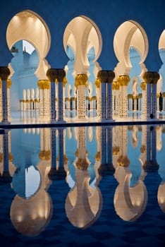 Beautiful gallery of famous Sheikh Zayed White Mosque in Abu Dhabi, UAE at night