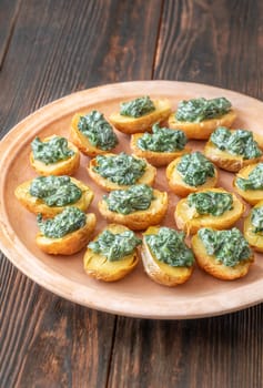 Roasted baby potatoes with creamy spinach and bacon