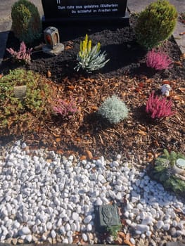 At the beginning of the month of the dead,November,the graves in the cemeteries are decorated with flowers. On All Saints' Day,the faithful of the Roman Catholic Church commemorate their deceased relatives and friends during a visit to the grave