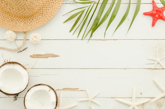 frame straw hat sea stars palm leaf. High resolution photo