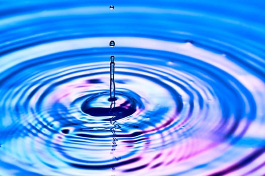a drop of water falling into the water and creating waves. High quality photo