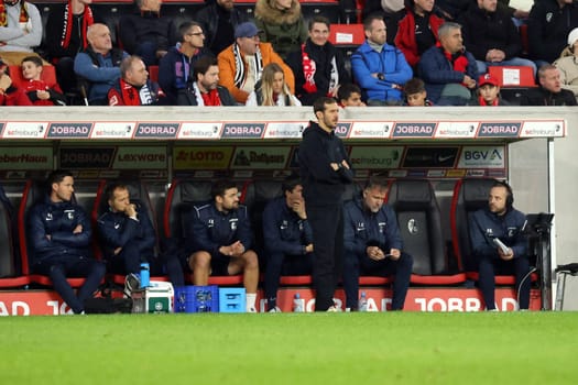 Thoughtful on the sidelines: Head coach / Coach Julian Schuster (SC Freiburg) at the game of the 1st FBL: 24-25: 1st FBL: 24-25: 9th Sptg. SC Freiburg - FSV Mainz 05  DFL REGULATIONS PROHIBIT ANY USE OF PHOTOGRAPHS AS IMAGE SEQUENCES AND/OR QUASI-VIDEONann  Photo: Joachim Hahne/johapress