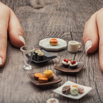 Mini foods like sushi, pastries, and coffee show how correct portions can seem unsatisfying. Visually pleasing yet small, they tempt the disciplined eater struggling with cravings