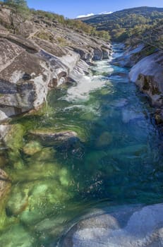 Los Pilones area, huge granite roundshaoed forms, carved out by river erosion. Garganta de los Infiernos Reserve. Extremadura, Spain