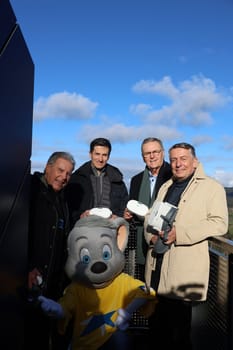 The Euromaus went high up to the inrun tower of the large ski jump in Hinterzarten: v.li. Former Mayor Hansjörg Eckert (Hinterzarten),Prof. Thomas Wagner (VRCoaster/Kaiserslautern),Dr. Roland Mack (Managing Director Europapark Rust),Mayor Klaus-Michael Tatsch (Hinterzarten),  at the press event VR-Experience Europapark Rust Hinterzarten