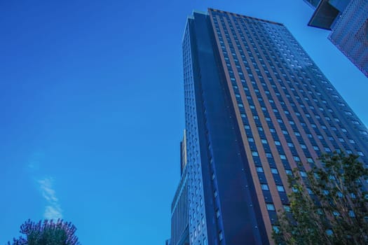 Contrast between the building exterior and the sky. Shooting Location: Shinjuku Ward, Tokyo