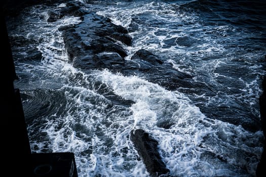 Rough waves and rocky shores. Shooting Location: Fujisawa City, Kanagawa Prefecture