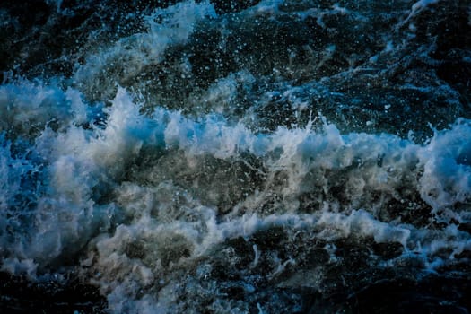 force of water spray. Shooting Location: Fujisawa City, Kanagawa Prefecture