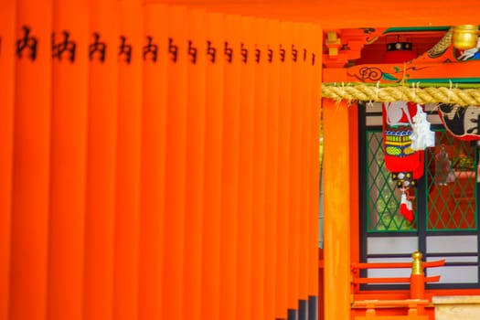 Ikuta Inari Shrine building and torii gate. Shooting Location: Kobe City, Hyogo Prefecture