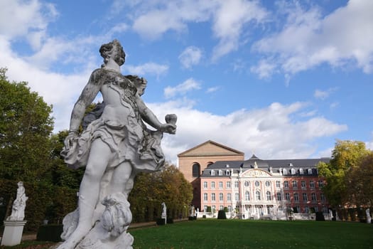 Kurfürstliches Palais und Basilika in Trier