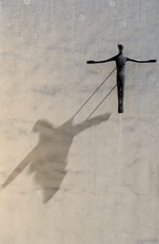 Figur an der Kirche in Laemmerspiel