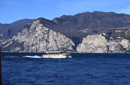 Schiff auf dem Gardasee