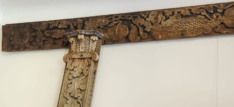 Pilaster with wood carvings. Museum of Folk Art.