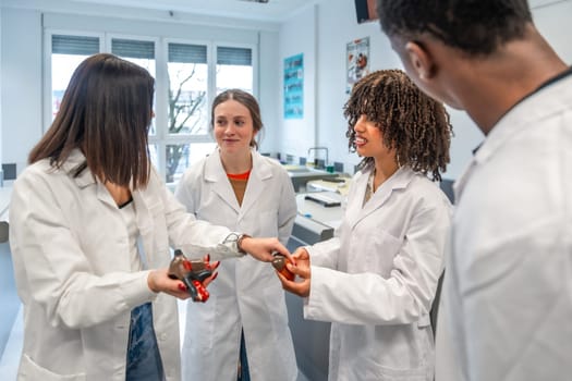 Diverse group of medical students collaborating on anatomical model, demonstrating teamwork and knowledge sharing in university lab environment
