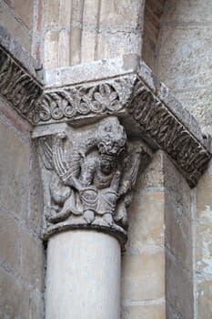 Detailed sculpture on a pillar at the Saint-Sernin basilica in Toulouse highlights artistry from the medieval period.