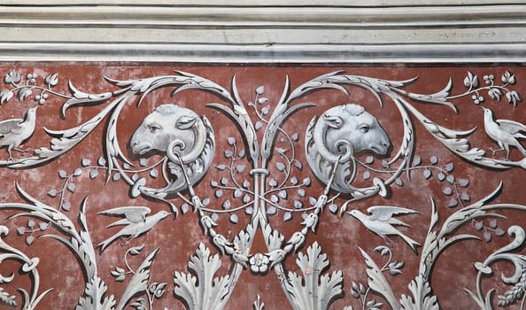 Floral and animal reliefs enhance Sainte-Secile cathedral's interior, showcasing Albi's artistic mastery.