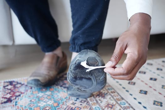 effectively removing chewing gum from shoe ,