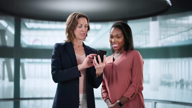 Career Conversation: Diverse HR Exec Delivers Elevator Pitch With Confidence