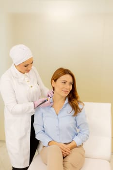 A skilled medical professional performs an electrocautery procedure on a smiling patient. The calm ambiance and attentive care highlight the importance of effective wart removal.