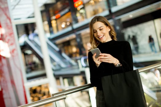 Portrait of modern woman in shopping mall