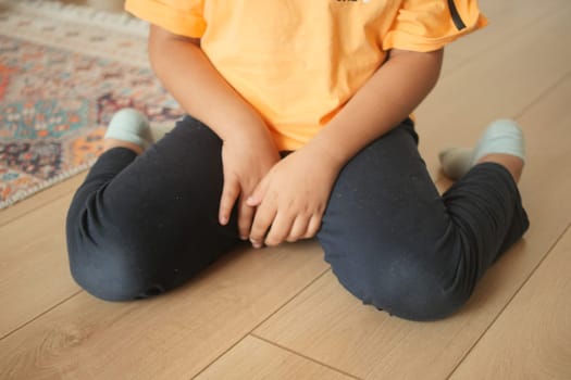 cerebral palsy child sitting w shape.