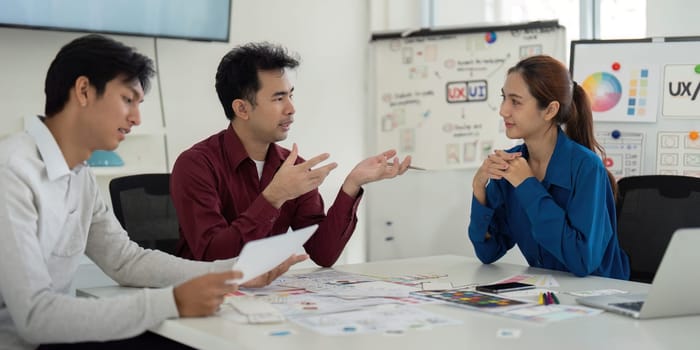 In an interactive session, team members exchange feedback and suggestions on UX concepts and designs to enhance user experience through collaboration.