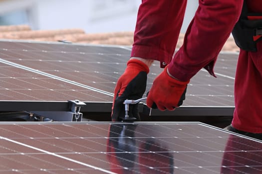 Installation of a photovoltaic system on a house roof