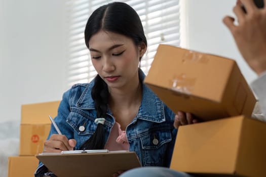 The young woman carefully organizes her thoughts on a notepad, highlighting the important aspects of running a business and managing inventory effectively.