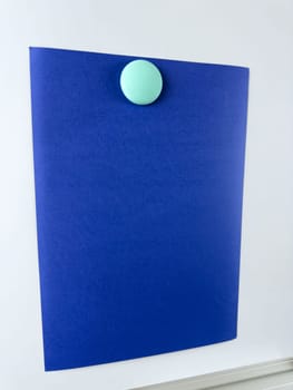 Single note pinned on whiteboard suitable for managing tasks and notes enhancing productivity and organization in office or educational settings. Paper list for time management