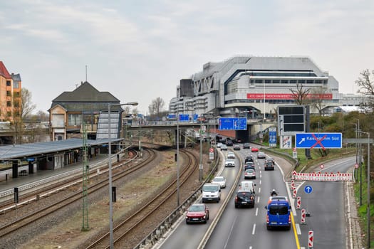 The BAB 100 northbound in the area of the Ringbahn bridge in Charlottenburg has been closed due to the risk of collapse. The S-Bahn ring road between Westkreuz and Messe-Nord is also affected by the closure.
