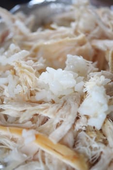 Tender shreds of chicken mixed with fluffy rice are served together.