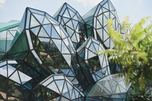 Mirror building in the form of petals or flowers