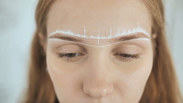 Create permanent eyebrow makeup. Marking the shape of the eyebrows