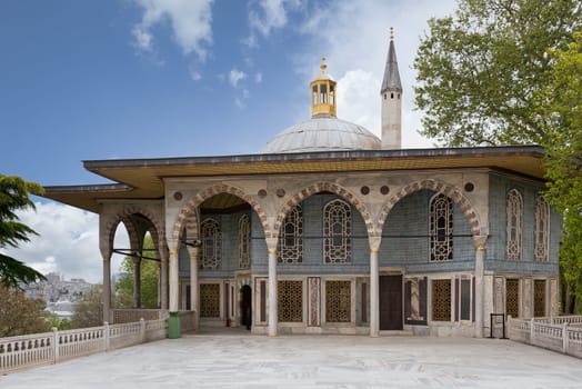 Exterior shot of Baghdad Kiosk, or Bagdat Kosku, located at the Fourth Courtyard of Topkapi Palace, decorated with floral blue mosaic tiles, Istanbul, Turkey