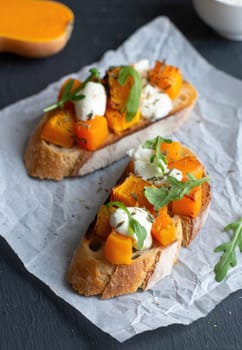 This dish features toasted bread topped with roasted butternut squash and creamy cheese. Fresh herbs add a burst of flavor. A perfect autumn appetizer for gatherings or casual dining occasions.