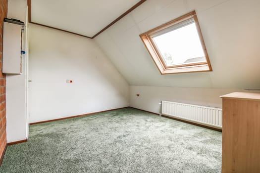 an empty room with no one on the wall or ceiling, but it is very clean and ready to use