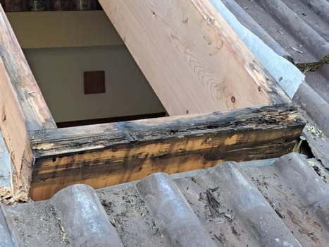 Ausbau eines faulenden Dachfensters