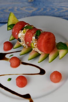 RECIPE OF SALAD OF FETA RINGS COATED WITH DRIED FRUIT, PISTACHE, NUTS AND PASTEQUE