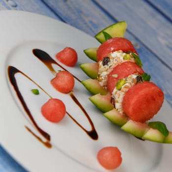 RECIPE OF SALAD OF FETA RINGS COATED WITH DRIED FRUIT, PISTACHE, NUTS AND PASTEQUE
