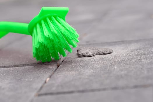 an implement consisting of a sponge or a bundle of thick loose strings attached to a handle