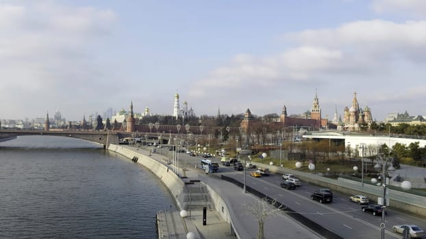Cars driving along the moskva river embankment near the kremlin in central moscow
