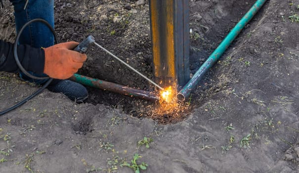 A man doing welding work. Selective focus. People.