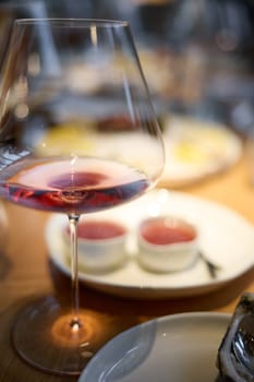 A glass of sparkling wine in close-up, Champagne tasting, Wine glasses are on the table, stylish table setting, sparkling wine bubbles, oysters and sea urchins, special sauce. High quality photo