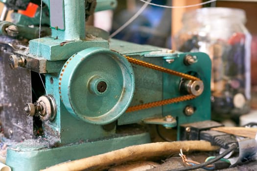 One needle two thread overlock x to upper and lower fabric engine.