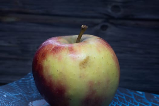 red cheeked apples on plate move arround