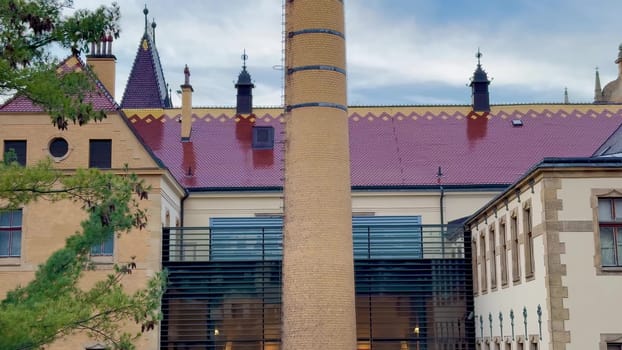 This is a fascinating blend of both traditional and modern types of architecture showcasing some unique design features