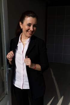 Brunette 40 years old in a business suit posing nice
