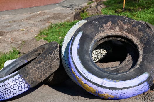 a rubber covering, typically inflated or surrounding an inflated inner tube
