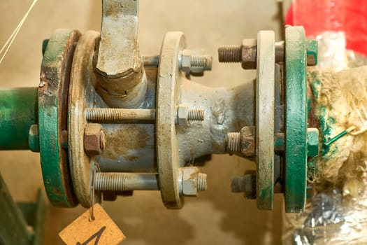 a device for controlling the passage of fluid or air through a pipe, duct, etc